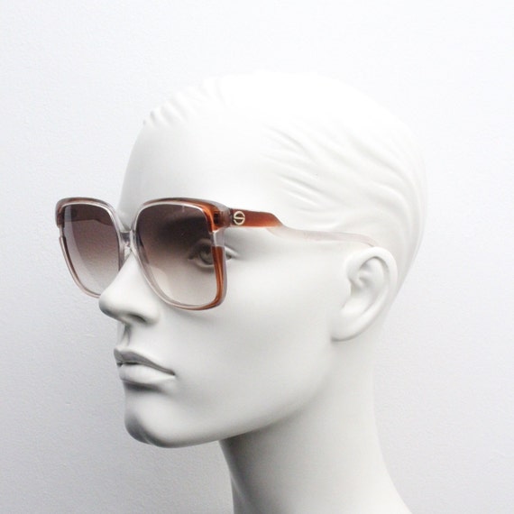 Jaren '70 vintage oversized vierkante zonnebrillen gemaakt in Italië Transparant frame met bedekte bruin en wit en uitstekende gegradueerde lenzen Accessoires Zonnebrillen & Eyewear Zonnebrillen 