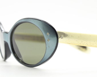 Samco 60s vintage oval sunglasses made in Italy. Mini bug eye in gold and blue frame with green real glass lenses. Womens mod. NOS