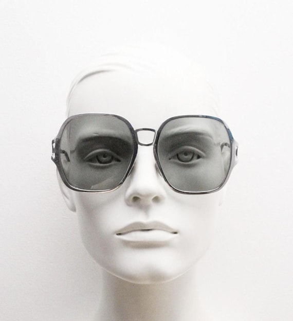 70s Oversized Metal Frame Sunglasses in Silver Public Desire 70s oversized metal frame sunglasses in silver  main image 4