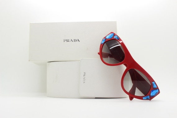 PRADA Vintage Cat Eye Sunglasses Model PR21Q Made in Italy PRADA Vintage Cat Eye Sunglasses Model PR21Q Made in Italy