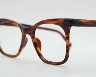 Vintage 40s acetate wayfarer design glasses. Slim tortoise optical frames. Prescription eyeglasses. RX Morrissey spectacles. NHS 524