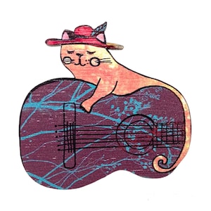 Gato con alfiler de guitarra