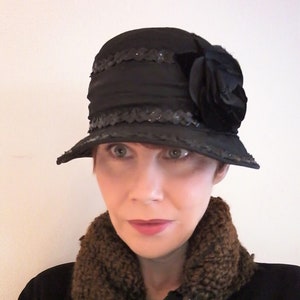 Darling 1920s Black Cloche Hat W/rosette Small/ Medium Size - Etsy UK