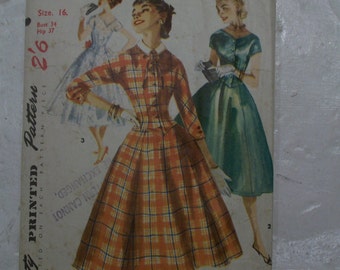 Liebling 1955 voller skirted Kleid Muster Büste 34" passen und flare