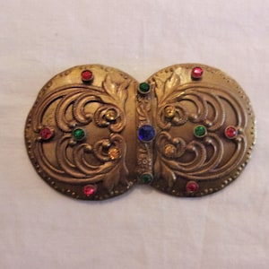 Ornate 1920s 1930s 2 sided belt buckle in metal w/multicolour rhinestones, beautiful scrollwork