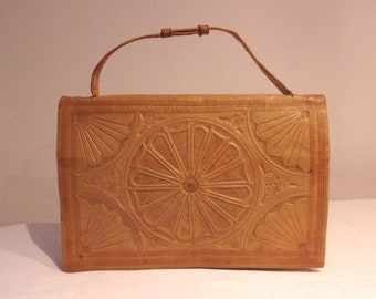 Lovely 1920s/ 1930s leather handbag w/beautiful tooled decoration, Medium size but slim