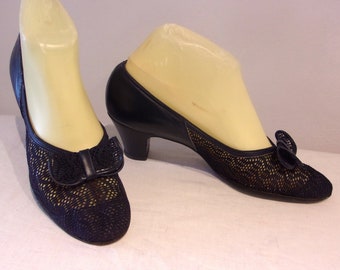 Darling 1940s navy round toe heels w/mesh vamps, bows UK 4 1/2 / US 6 1/2