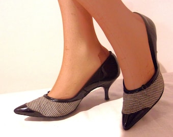 Coolest late 1950s two tone point toe kitten heels in black patent and houndstooth US 6 1/2 / UK 4 1/2