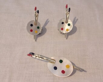 Novelty 1950s brooch and earrings set, painters palettes