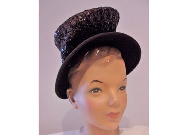 Dramatic 1940s sculptural brimmed felt and straw perch hat One Size