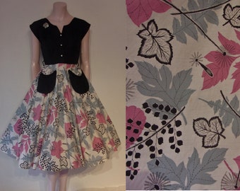 Incredible 1950s modernistic print dress w/full circle skirt, pouch hip pockets waist 25 1/2" petite