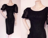 Bombshell 1950s lace wiggle dress w dramatic full sleeves waist 28 quot