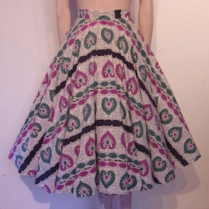 Great 1950s cotton full circle skirt w/fab print Waist 29&quot;
