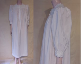 Delightful Edwardian cotton nightgown w/ puffed sleeves, embroidered dots Bust to 38"