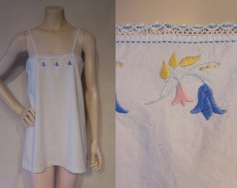 Sweetest 1920s short cotton slip / chemise w/ colourful embroidery Bust 33" - 34"