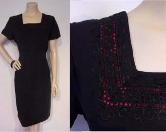 Cool 1950s black wiggle dress w/red trim Bust 40"/41" Wounded but wow