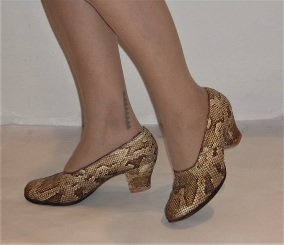 Fun 1940s round toe chunk heel snakeskin shoes US