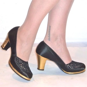 Incredible 1940s black round toe cocktail shoes w/ lace panels, gold heels and platforms  US 7 N / UK 5 N
