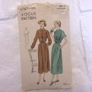 Stylish late 1940s/ 1950 Vogue day dress pattern w/options Bust 32&quot; Original Paper Pattern