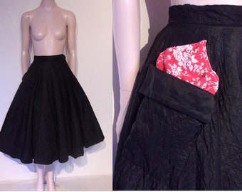 Iconic 1950s black quilted full circle skirt w/ single enormous pocket Waist 22" XXS