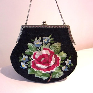 Marvellous 1920s needlepoint bag w/enormous classic rose, detailed frame Medium size
