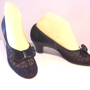 Darling 1940s navy round toe heels w/mesh vamps, bows UK 4 1/2 / US 6 1/2