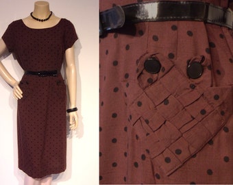 Great 1950s polka dot wiggle dress w/fab statement hip pockets Bust 38" waist 31"