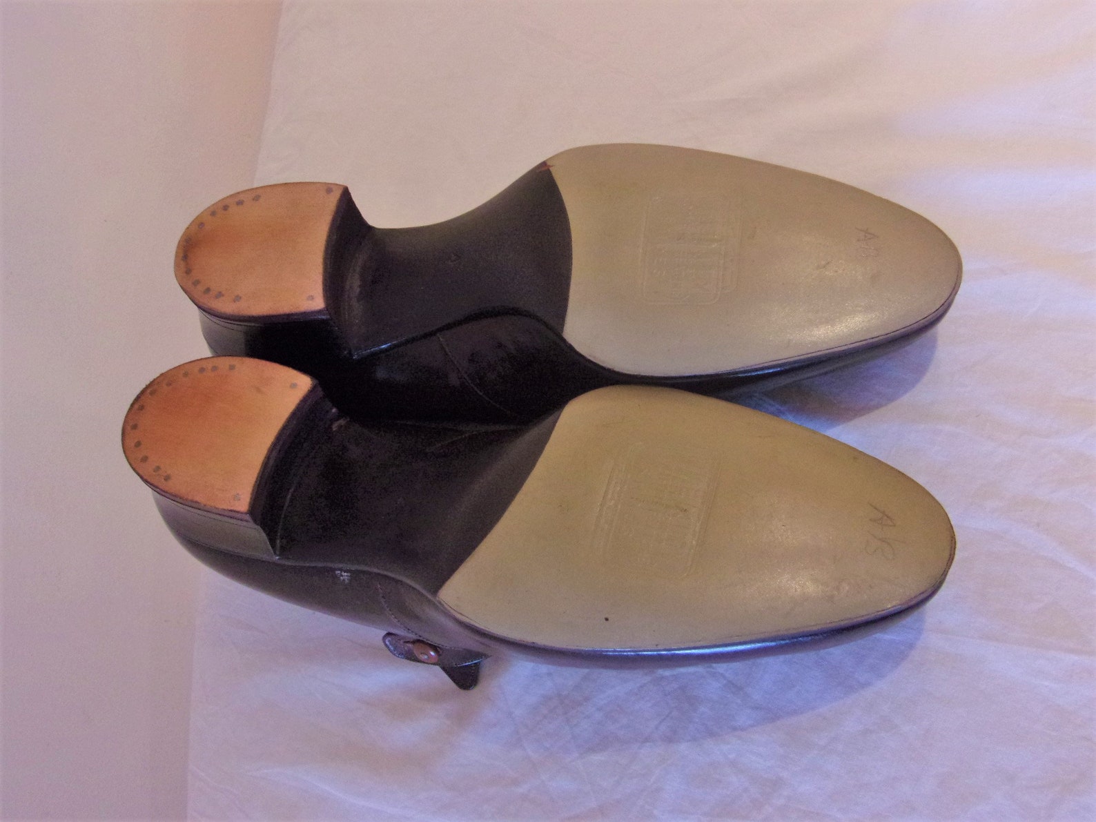 Superb 1920s 1930s brown point toe mary jane day shoes US Superb 1920s 1930s brown point toe mary jane day shoes US