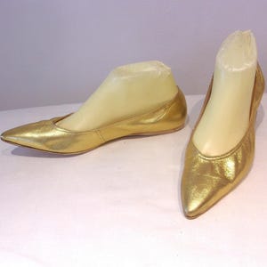 Sensational late 1950s/early 1960s gold point toe flats  US 6 1/2 - 7 / UK 4 1/2- 5