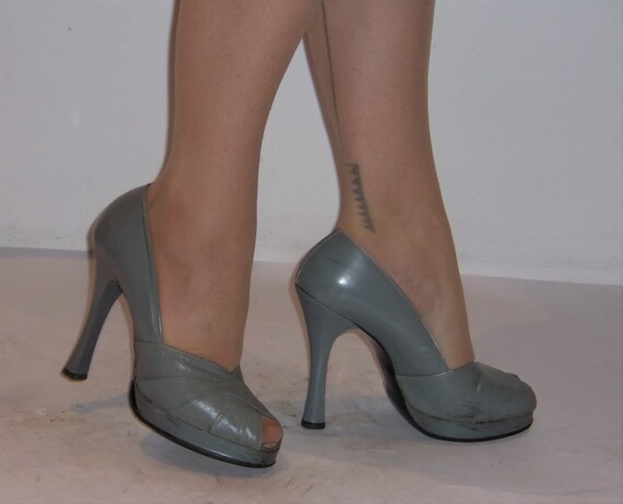 Outrageous 1970s peep toe platforms w/ slim fetish