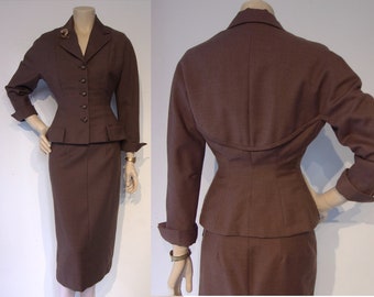 Superb 1950s wool skirt suit w/fitted jacket, back interest, pencil skirt Bust 34" Waist 25"