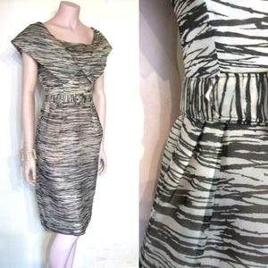 Bombshell 1950s zebra print chiffon wiggle dress w/oversized collar waist 25&quot;