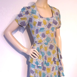 Prettiest 1940s silk novelty print day dress w/tiered skirt Waist 23 1/2" XS Spring print!