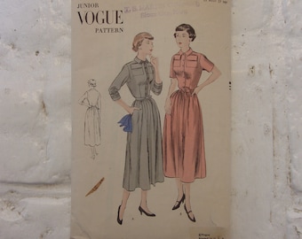 Stylish early 1950s Junior Vogue dress pattern w/statement pockets Bust 33" Original Paper Pattern