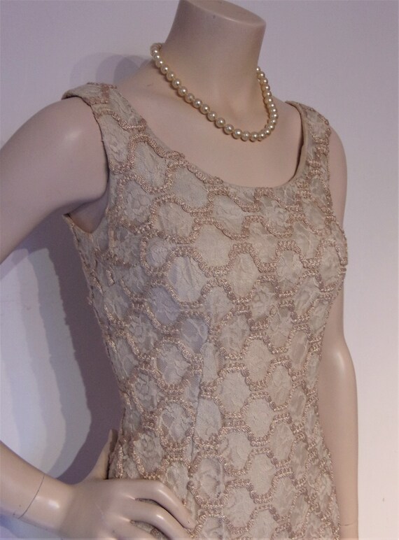 Knockout 1950s nude lace cocktail wiggle dress w/over… - Gem