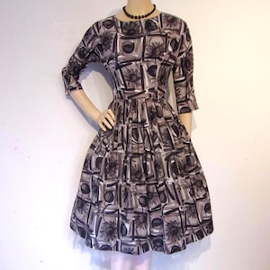 Adorable 1950s cotton print dress fit and flare w/matching scarf Waist 27&quot;