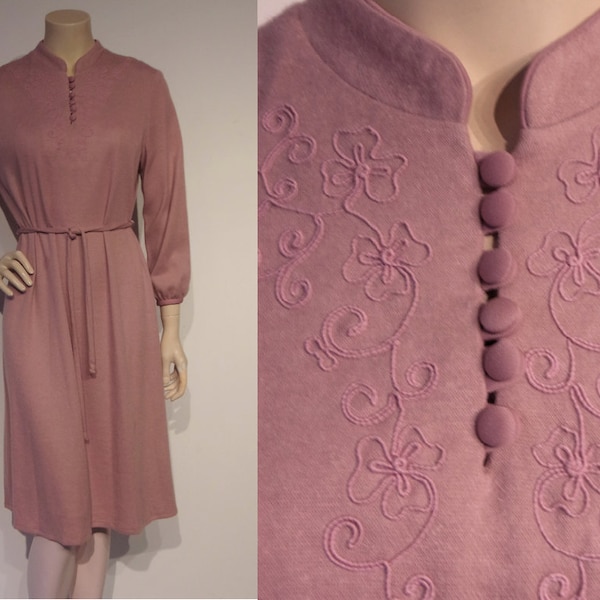 Lovely early 1980s cosy knit belted dress w/cord applique Medium size