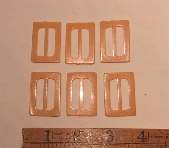 Lot of 6 vintage peach plastic belt buckles Small… - image 2