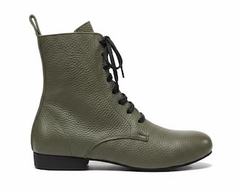 MASCULINE Tango Boots I Androgen Olive Pebble