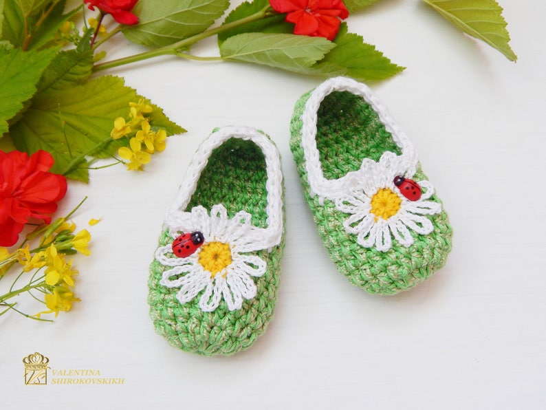 newborn boots camomile baby girl shoes baby shower booties knitted baby booties Crochet baby booties photo prop