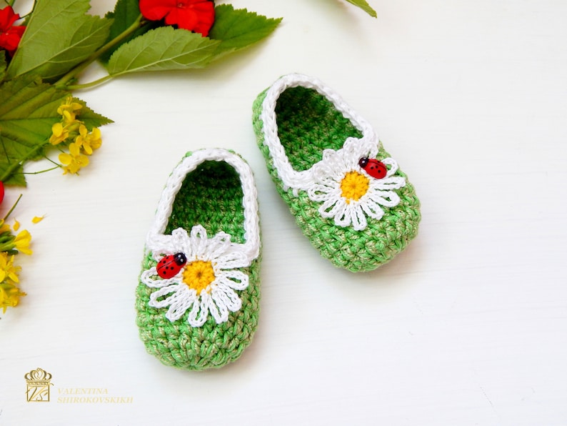newborn boots camomile baby girl shoes baby shower booties knitted baby booties Crochet baby booties photo prop