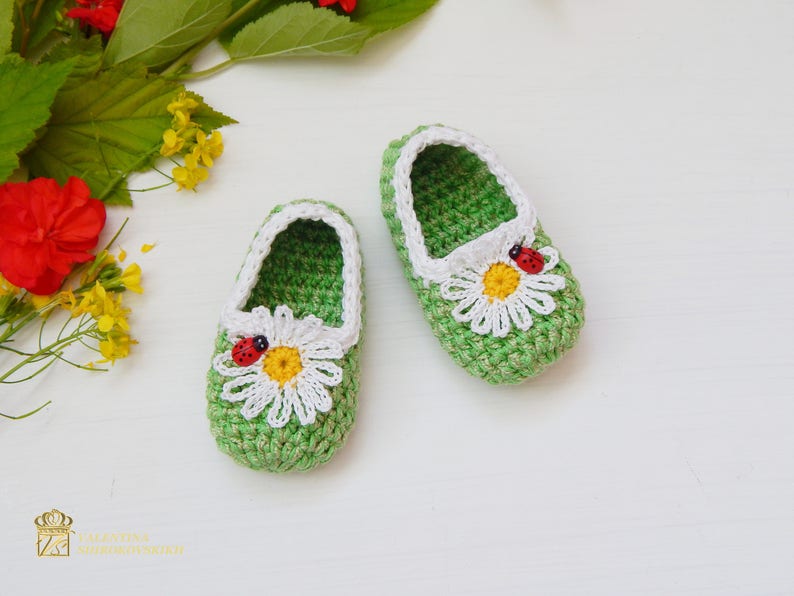newborn boots camomile baby girl shoes baby shower booties knitted baby booties Crochet baby booties photo prop