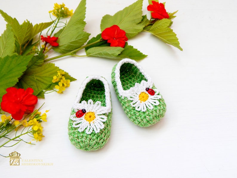 newborn boots camomile baby girl shoes baby shower booties knitted baby booties Crochet baby booties photo prop