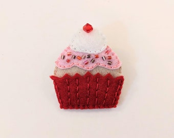 Cupcake Brooch, Cupcake Pin, Birthday Cake Brooch, Happy Birthday Pin, Felt Cupcake, Fake Food, Birthday Cake Pin, Felt Jewelry, Felt Cake