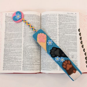 Cat Bookmark, Felt Bookmark, Cat Paws, Toe Beans, Gift for Cat Lover, Kitten Bookmark, Reader Gift, Page Keeper, Page Minder, Stocking Gift