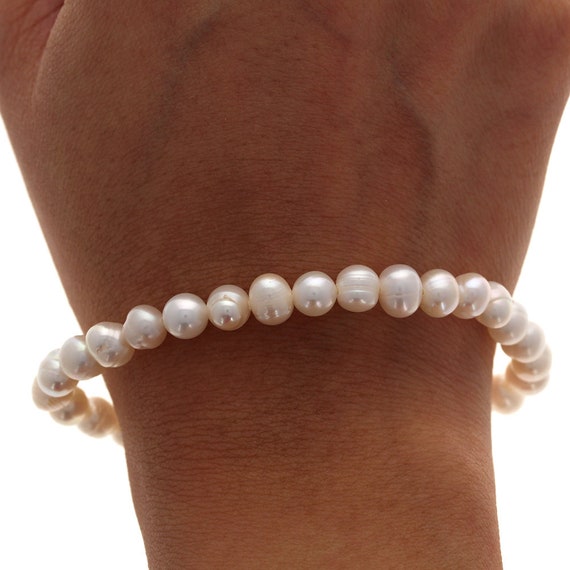 White Cultured Freshwater Pearl Small Stretch Bracelet White Cultured Freshwater Pearl Small Stretch Bracelet