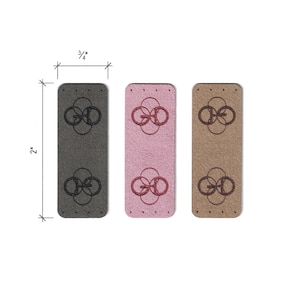 Individuell gestrickte Strickmarken in Wildlederoptik - Lasergravierte, personalisierte Etiketten (0,75 x 2)