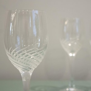 Postmodern Frosted Swirl Wine Glasses