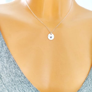 Collar inicial, collar personalizado, collar personalizado, collar de letras hebreas, disco pequeño con una letra hebrea, collar delicado,