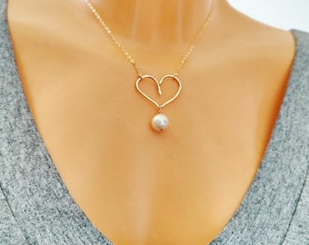 Unique Heart with Freshwater Pearl Necklace, Gold filled Necklace, Hand Hammered Necklace, Bridesmaid Gift, Dainty Necklace, Love Necklace,